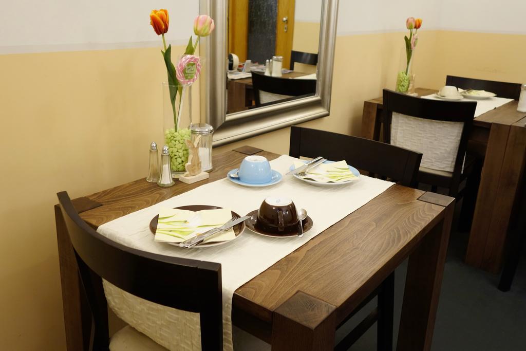 Pension Am Helenenwall Cologne Exterior photo