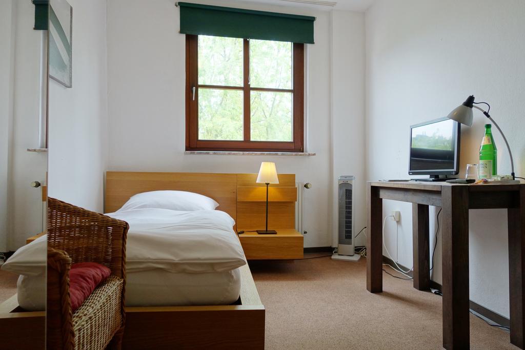 Pension Am Helenenwall Cologne Room photo