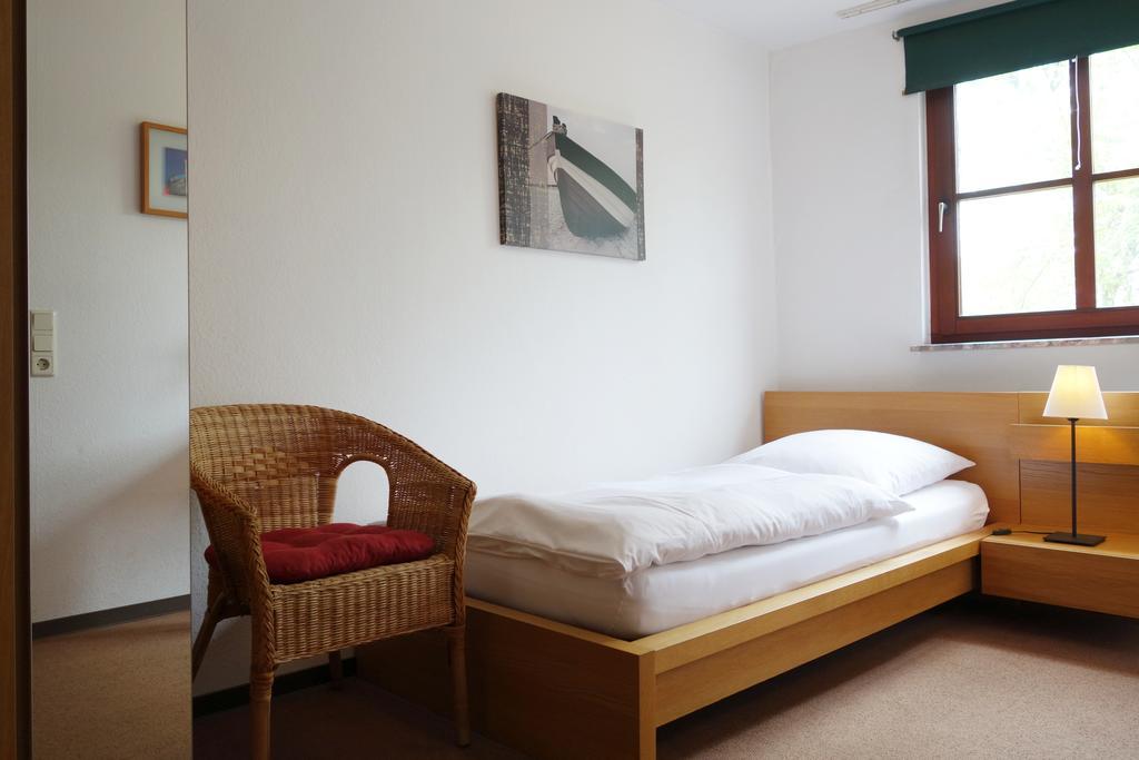 Pension Am Helenenwall Cologne Room photo